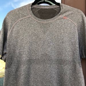 Lululemon Grey Performance Tee Medium